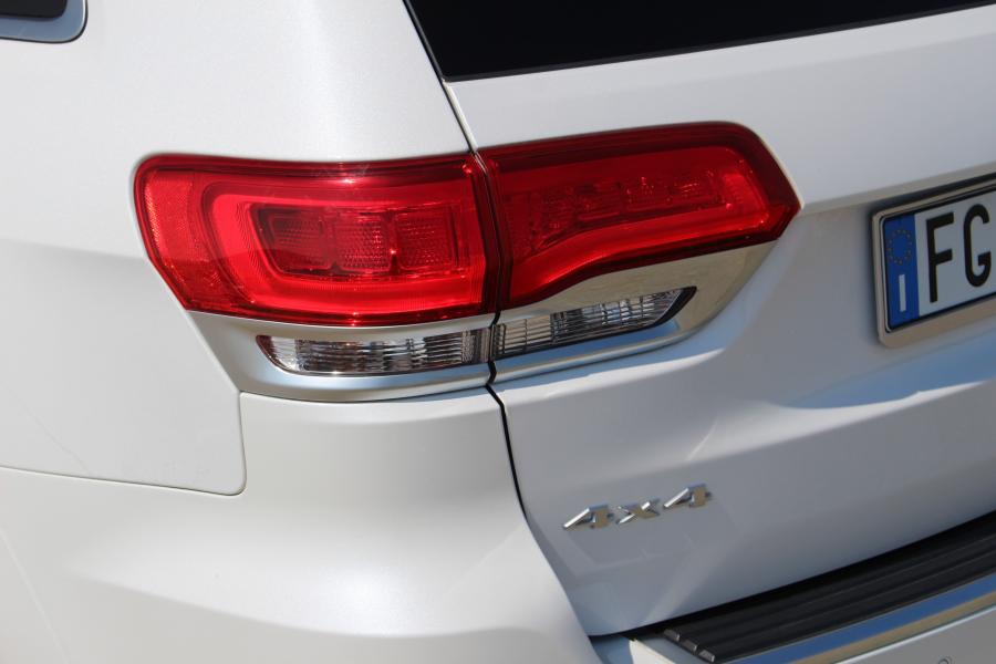 Детали экстерьера Jeep Grand Cherokee Summit 2016 года  (WW) (фото 11 из 28)